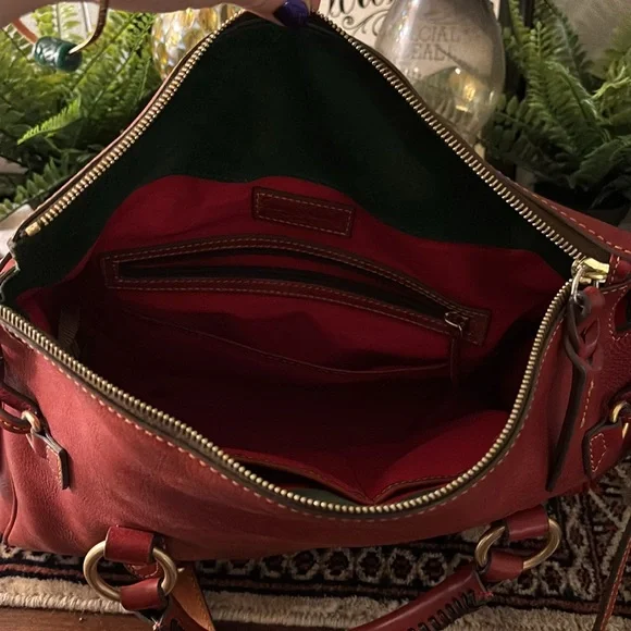 Dooney and Bourke large red Florentine leather tote bag - Picture 3 of 10